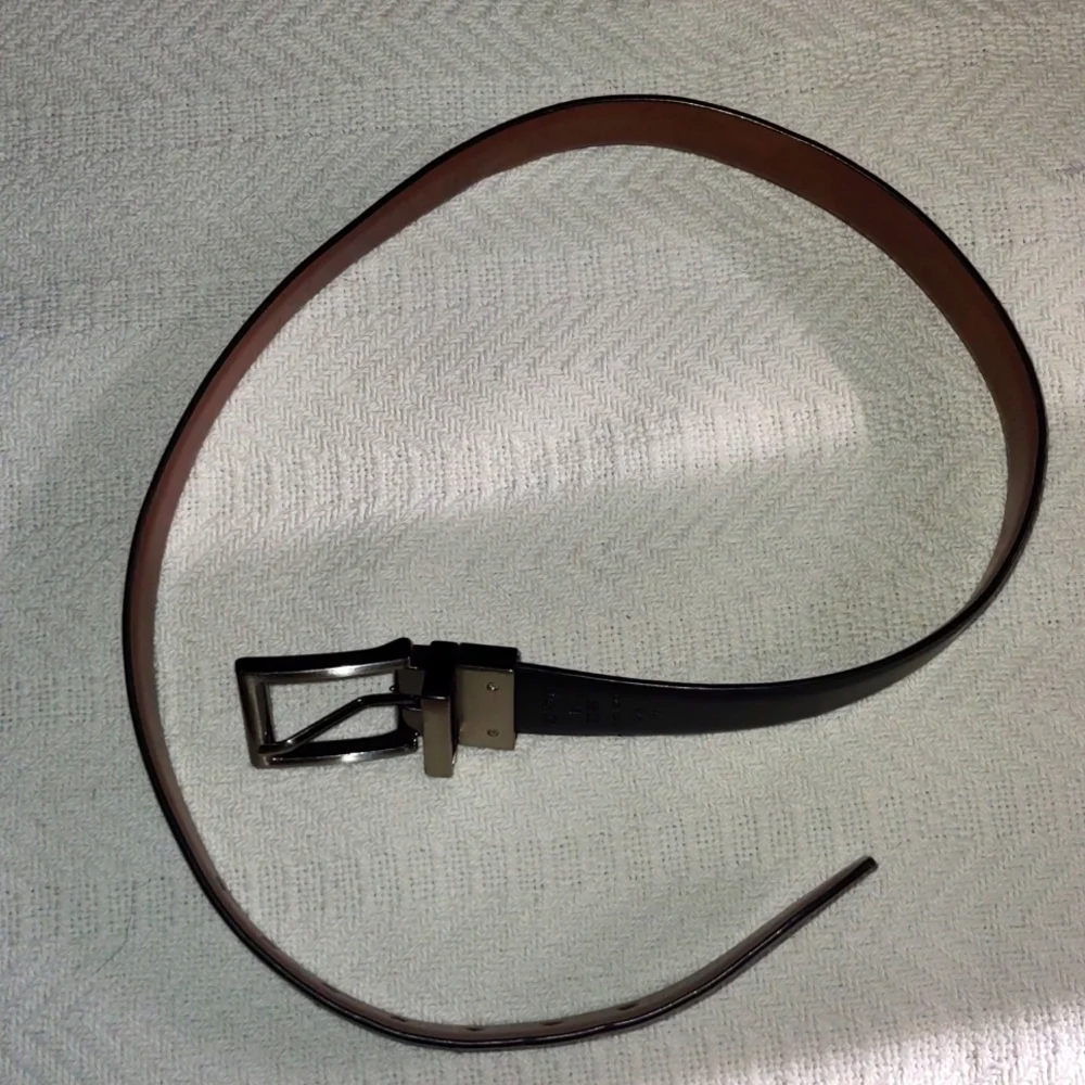 Chaps Boys reversible belt, medium 26-28, very good condition